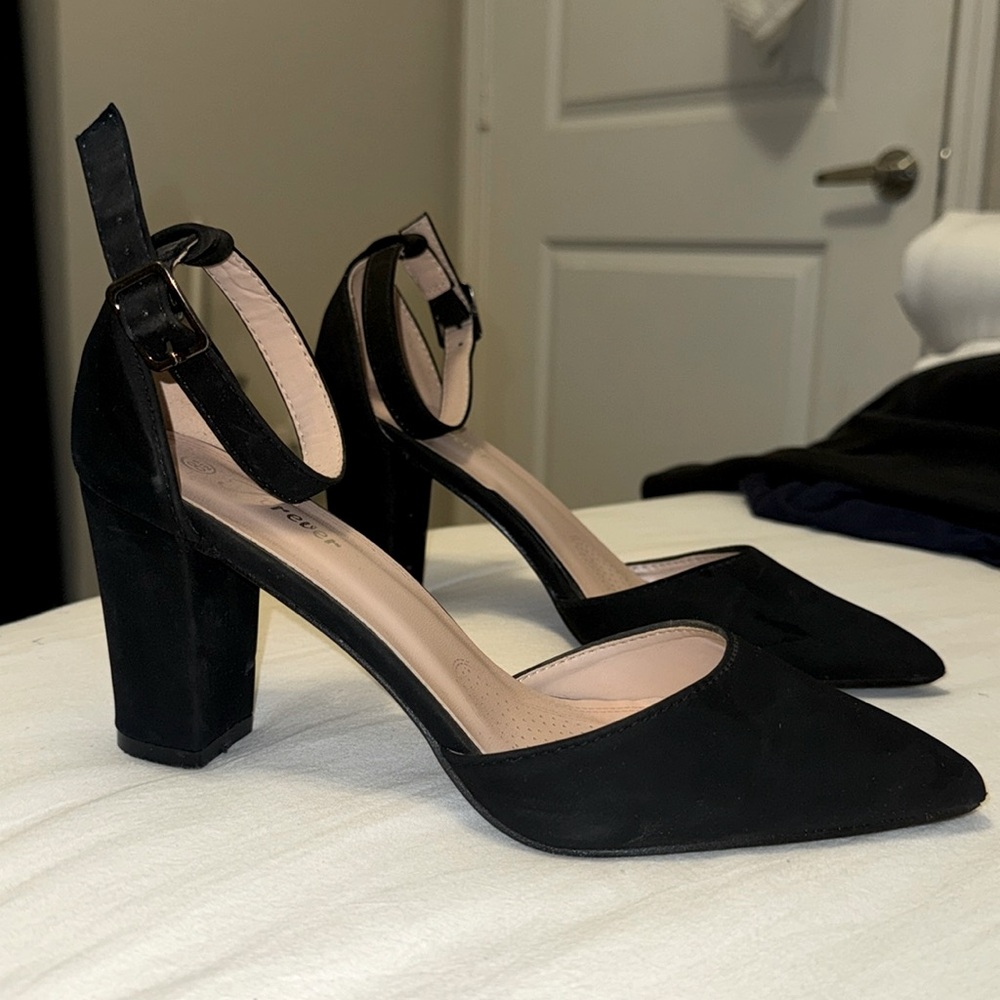 Black Heels: Slightly Used Size 8.5